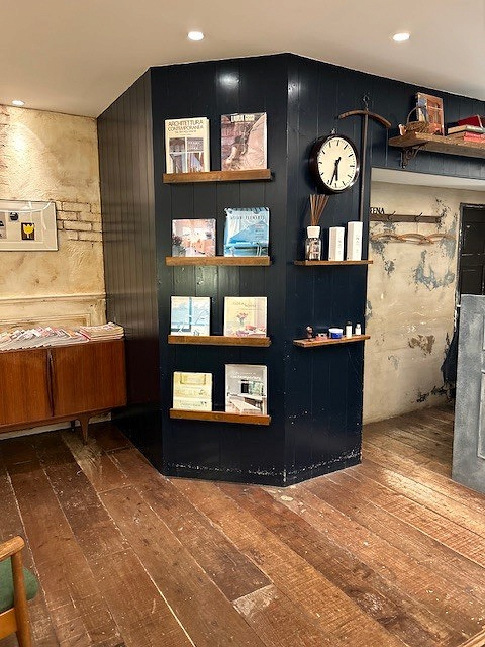 ANTENA HAIR 待合スペース　施工前